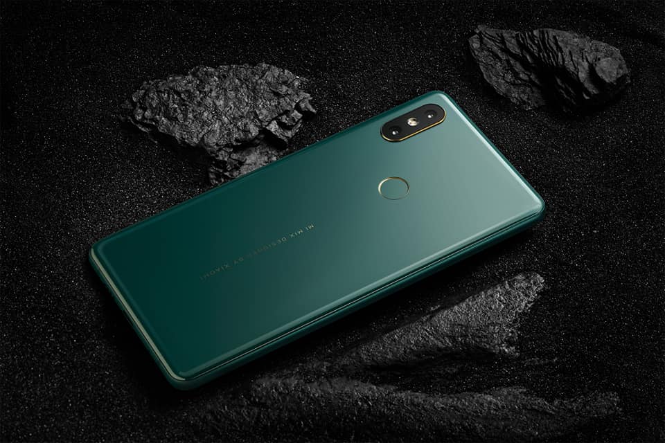 Lire la suite à propos de l’article Le Xiaomi Mi MIX 2S Emerald Green / Vert Émeraude en photos