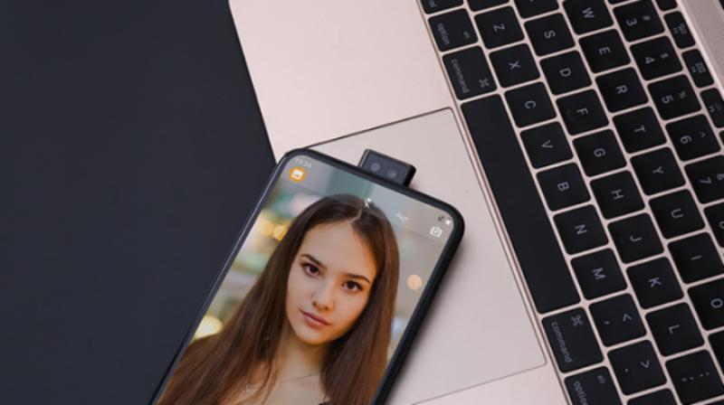 Lire la suite à propos de l’article Vidéo de prise en main du Elephone PX et son module photo rétractable