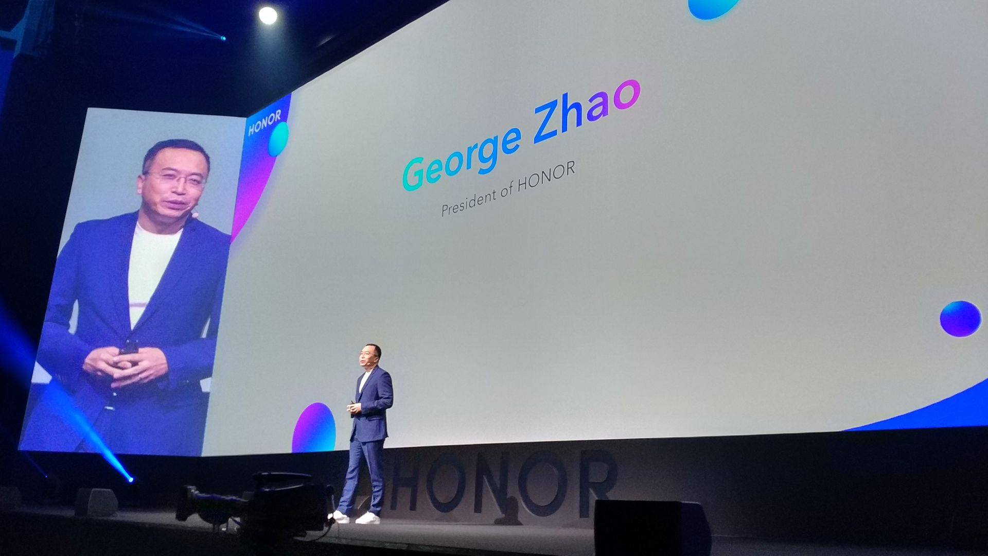 Lire la suite à propos de l’article Un smartphone Honor compatible 5G verra le jour au second semestre 2019