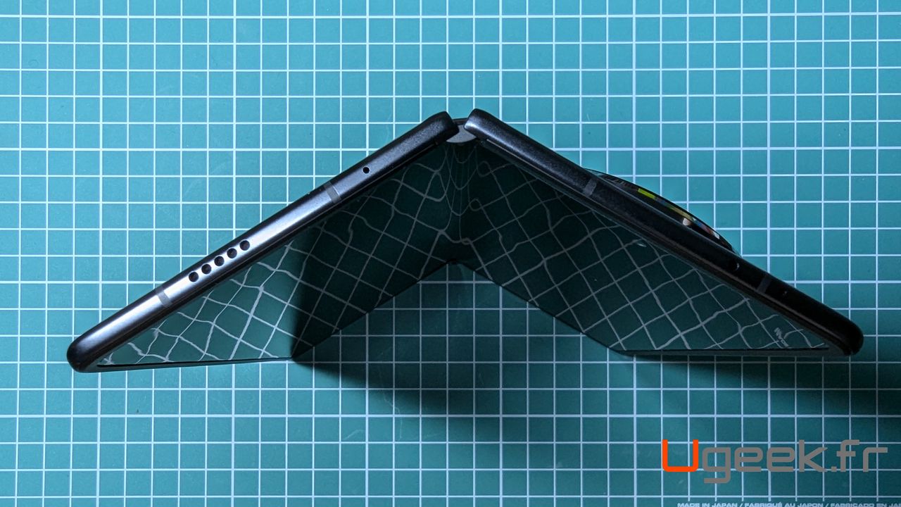 HONOR MAgic V3 entrouvert, vu de dessus