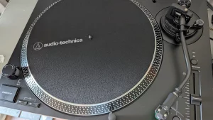 Lire la suite à propos de l’article Platine vinyle Audio-Technica AT-LP120XUSB : le bon choix !