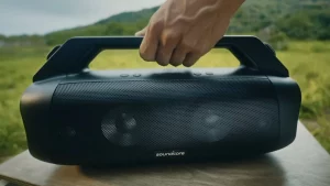 Lire la suite à propos de l’article Soudcore Motion Boom Plus : enceinte portable avec un son équilibré